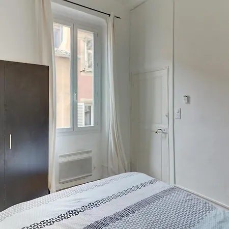 Apartman Lovely Cosy Flat In Old Town Nizza