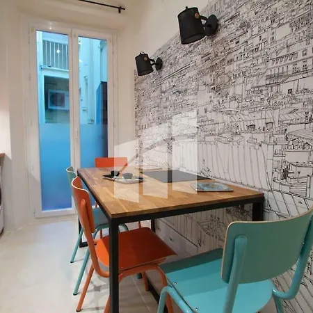 Apartman Lovely Cosy Flat In Old Town Nizza